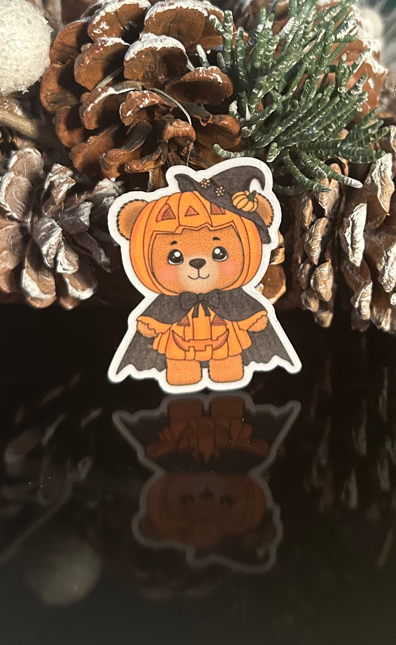 Sticker Bär im Halloweenkostüm