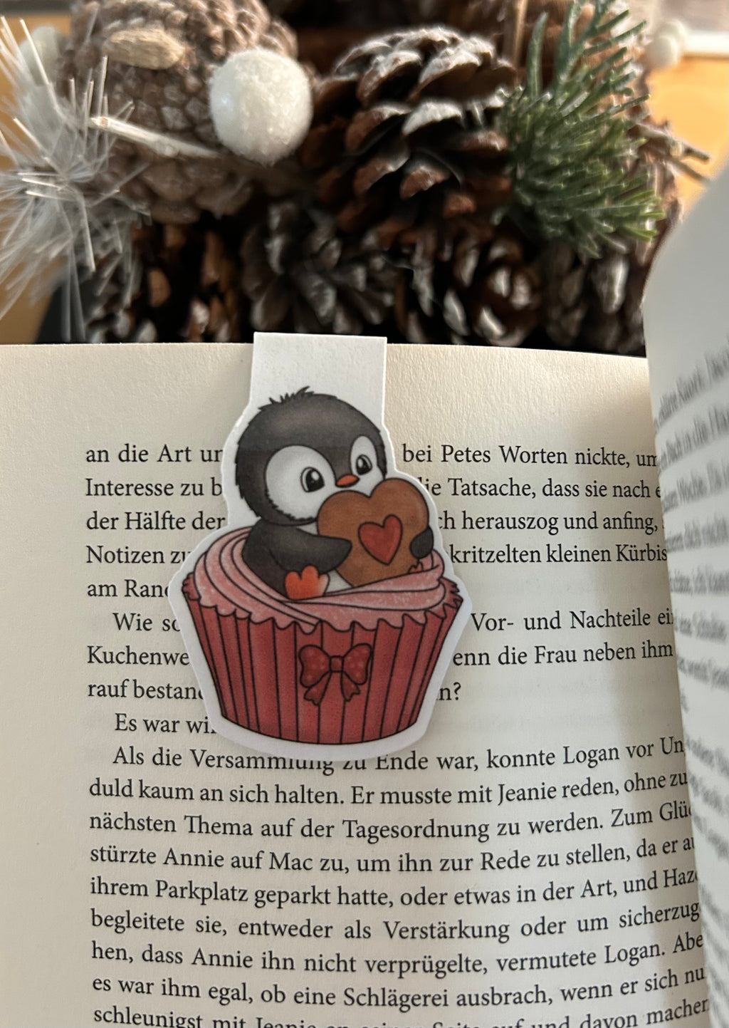 Lesezeichen magnetisch Pinguin mit Herzcupcake